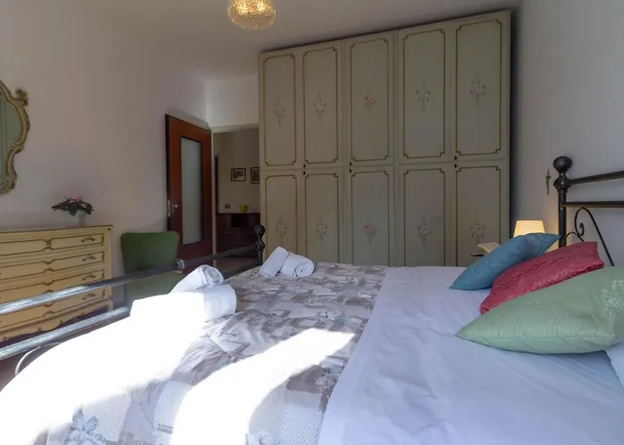 Mamma Ciccia - Front 만델로델라리오