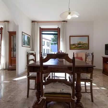 Mamma Ciccia - Front Манделло-дель-Ларио